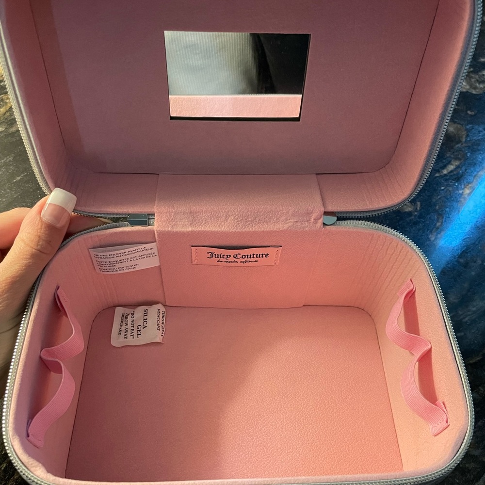 💖Juicy Couture Silver Metallic Hard Travel Cosmetic Case